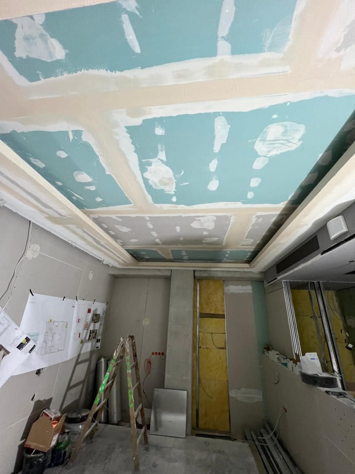 Verspachtelte Trockenbau-Decke mit Schall- und Brandschutzplatten, München